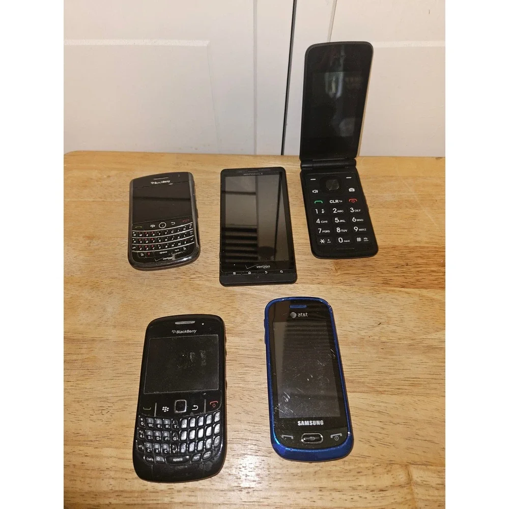 Vintage Cell Phone Lot 5pc BlackBerry Motorola Samsung Droid Curve Flip As-Is